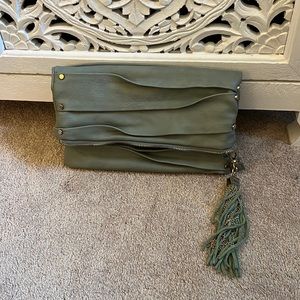 Izzy & Ali Clutch